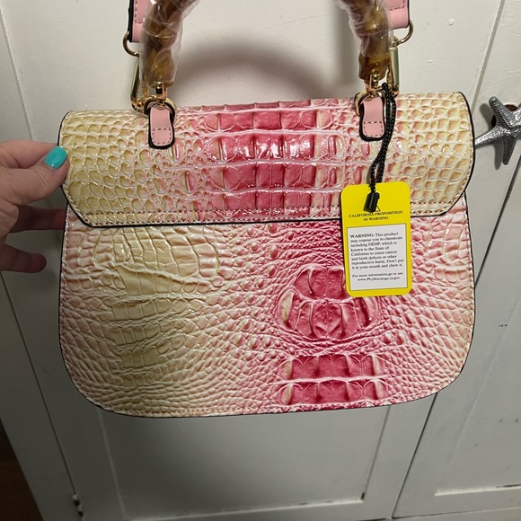 crossbody Dragon boutique brand purse - Picture 3 of 4